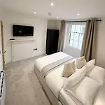 Luxurious Residence With Free Parking Southampton